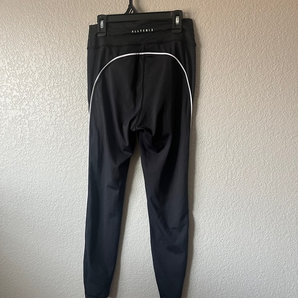 Black High-Waisted Leggings - Picture 2 of 5